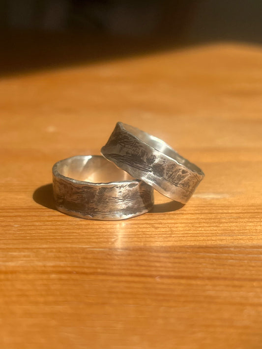 Textured Hammered Band Ring | Galili Ellis